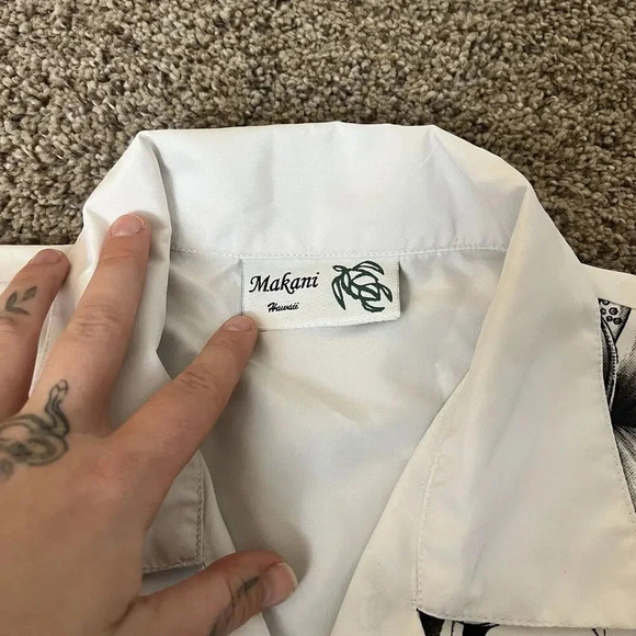 Makani Hawaii Shirt Mens Large White B&W Floral Microfiber Hawaiian Aloha Tribal - Picture 4 of 9